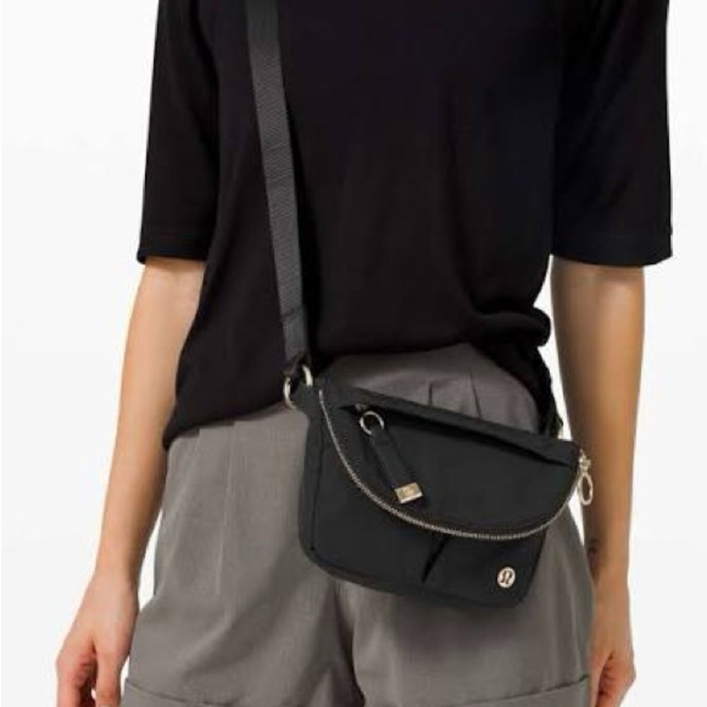 Lululemon All Night Festival Bag *Micro
Black / Gold (First Release)